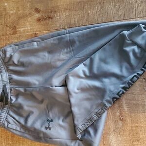 Boys ua joggers size ym